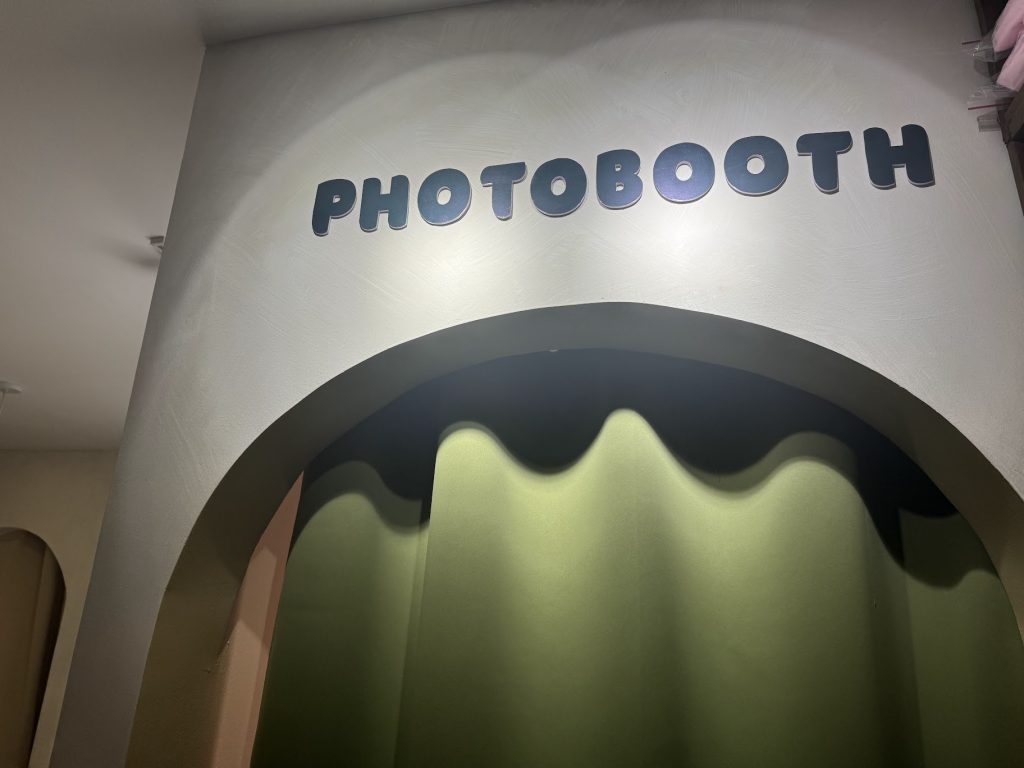 photobooth in cafe bf homes